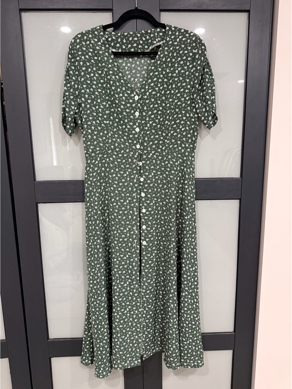 Green Floral Button-Front Midi Dress – Size Large